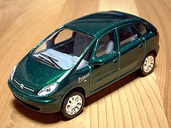 XsaraPicasso�@Norev