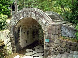 ΋