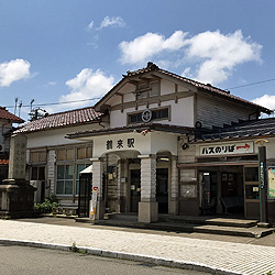 鶴来駅舎