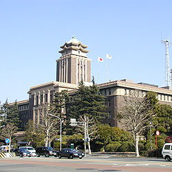 És